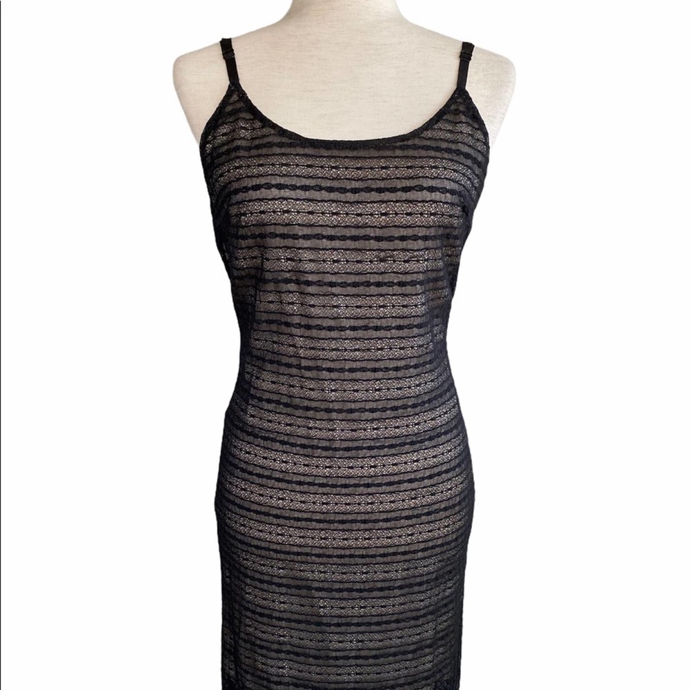 ⭐️ SOLD ⭐️ ALICE & OLIVIA Lace Overlay Dress - Picture 3 of 9